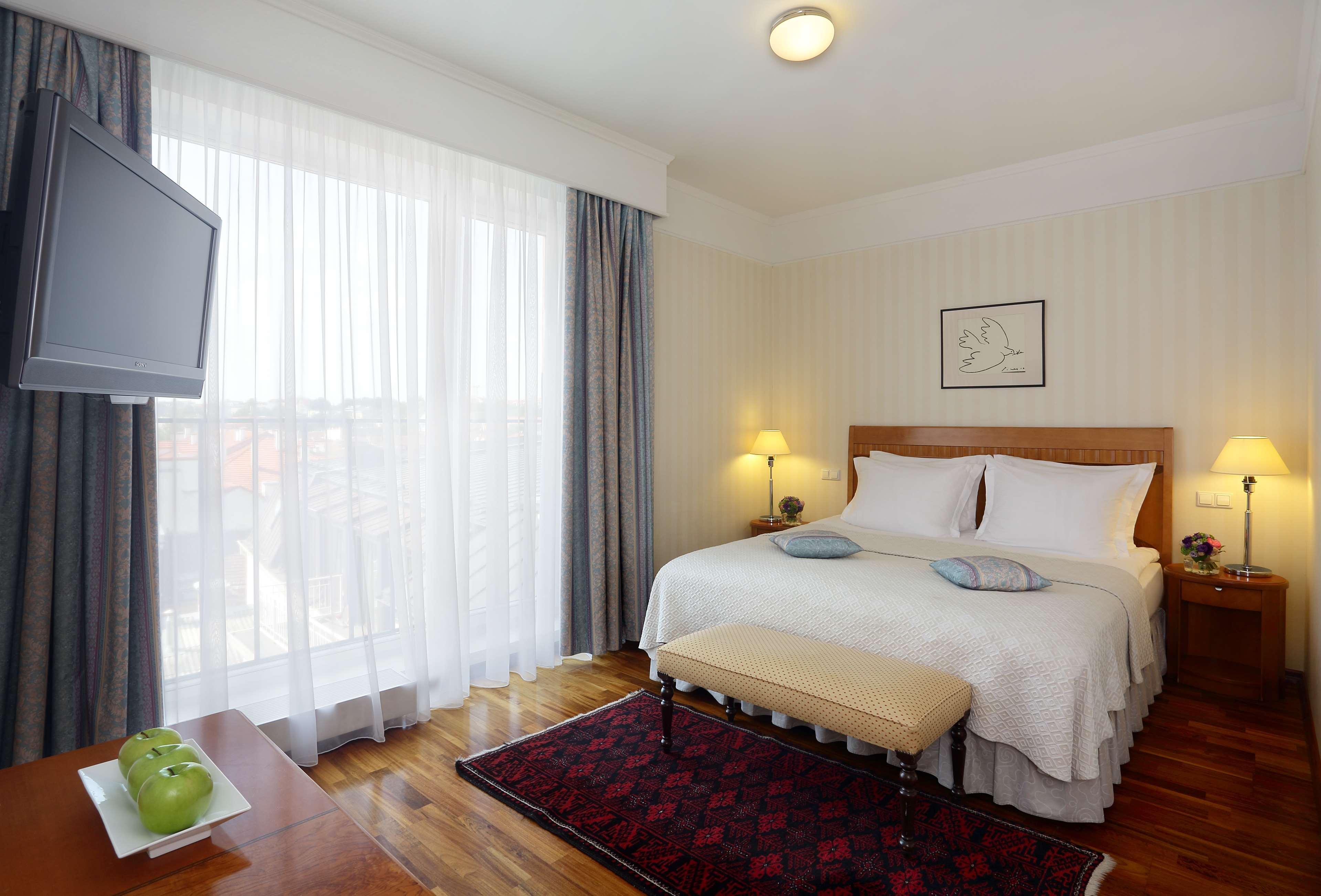 Radisson Collection Astorija Hotel, VNO Exterior foto A bedroom at the hotel